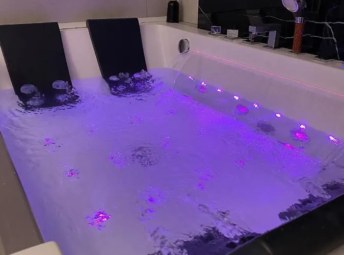 Z Jacuzzi شقة