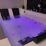 Z Jacuzzi شقة